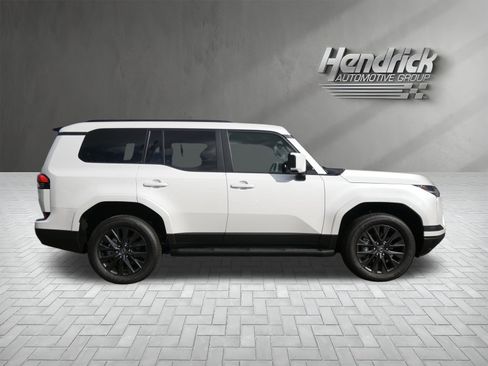 Used 2026 Lexus GX 550 GX 550 Premium w/ Cold Area Package image 10