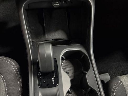 Used 2025 Volvo XC40 B5 Core image 33