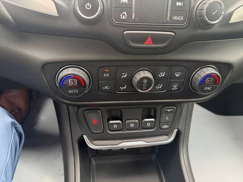Used 2021 GMC Terrain SLT FWD image 29