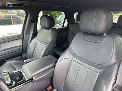 Used 2025 Land Rover Range Rover Sport SE AWD/4WD image 5