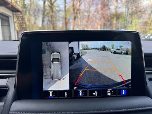 Used 2022 Chevrolet Suburban Z71 w/ Luxury Package image 25