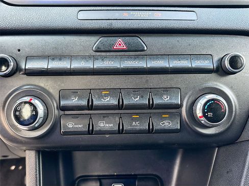 Used 2020 Kia Sportage S image 16