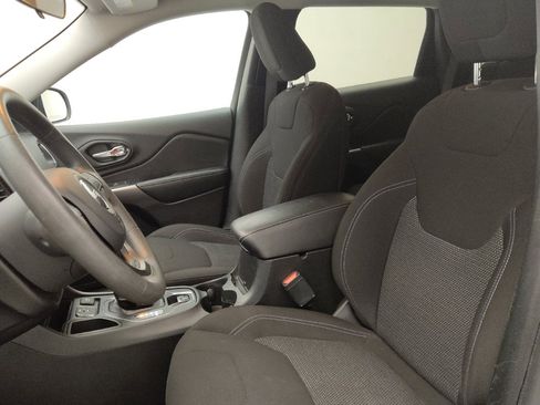 Used 2020 Jeep Cherokee Latitude image 17