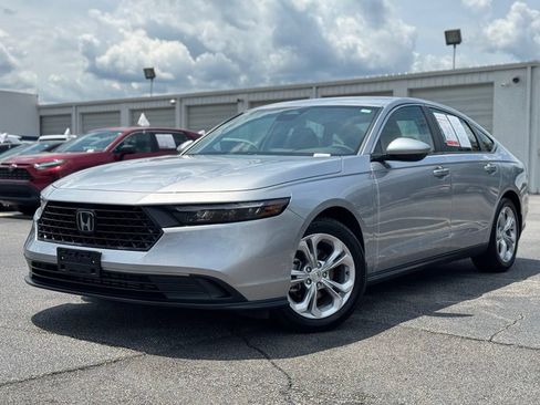 Used 2025 Honda Accord LX image 6