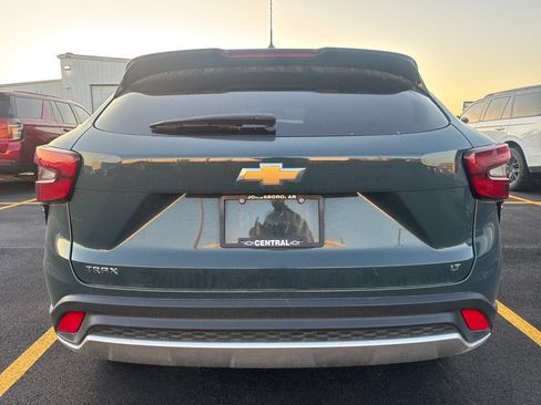 Used 2025 Chevrolet Trax LT FWD image 4