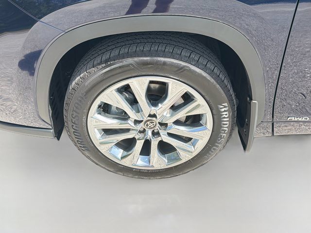 Used 2026 Toyota Highlander Limited AWD/4WD image 44