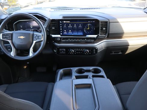 Used 2025 Chevrolet Silverado 2500 LT w/ Convenience Package AWD/4WD image 18