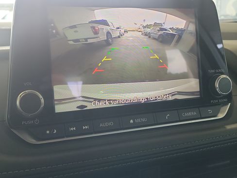 Used 2025 Nissan Rogue S FWD image 10