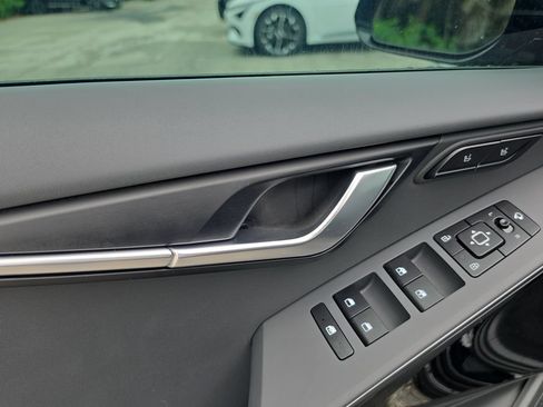 New 2026 Kia Niro FWD image 19