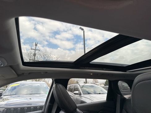 Used 2022 Jeep Cherokee Latitude w/ Sun & Sound Group image 19