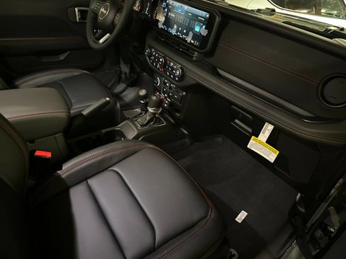 New 2026 Jeep Wrangler Unlimited Rubicon AWD/4WD image 15