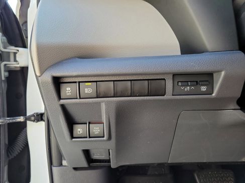 Used 2022 Toyota Sienna XLE FWD image 23