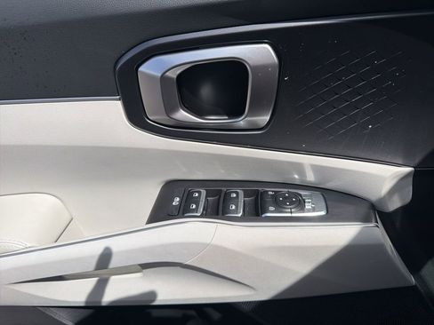 Certified 2025 Kia Sorento EX w/ Panoramic Sunroof Package FWD image 13