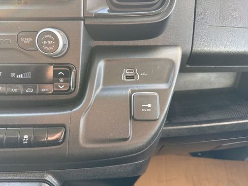 Used 2025 RAM ProMaster 2500 w/ Convenience Group image 17
