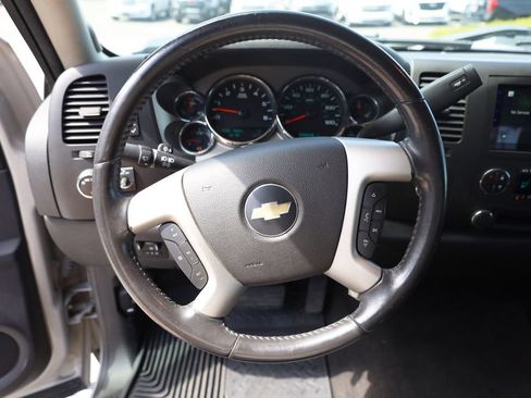 Used 2009 Chevrolet Silverado 2500 LT w/ Interior Plus Package AWD/4WD image 13