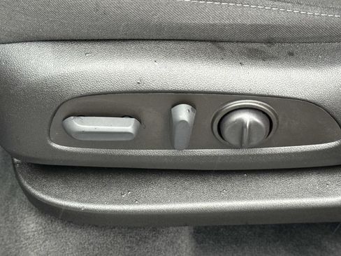 Used 2023 Chevrolet Traverse LT image 15