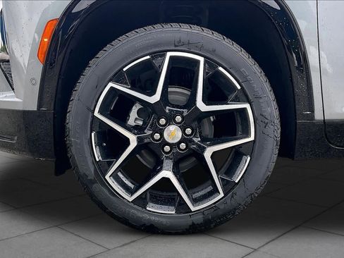 New 2026 Chevrolet Traverse High Country w/ LPO, Floor Liner Package FWD image 11