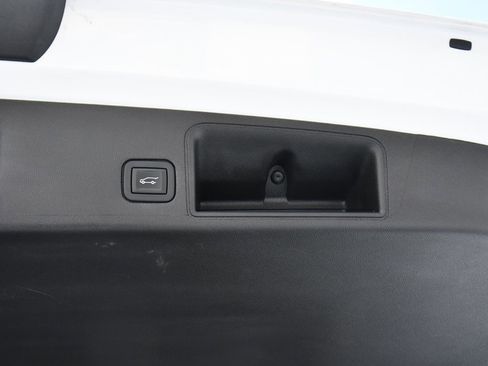 Used 2022 GMC Terrain SLE w/ Driver Convenience Package image 19