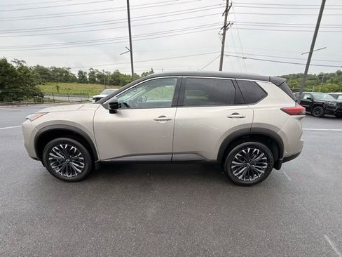 Certified 2025 Nissan Rogue SL w/ Tech Package AWD/4WD image 8