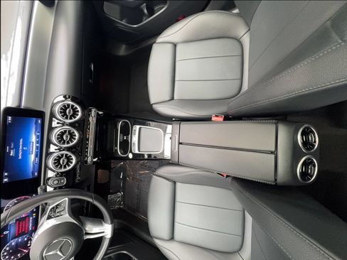 Used 2025 Mercedes-Benz CLA 250 image 34