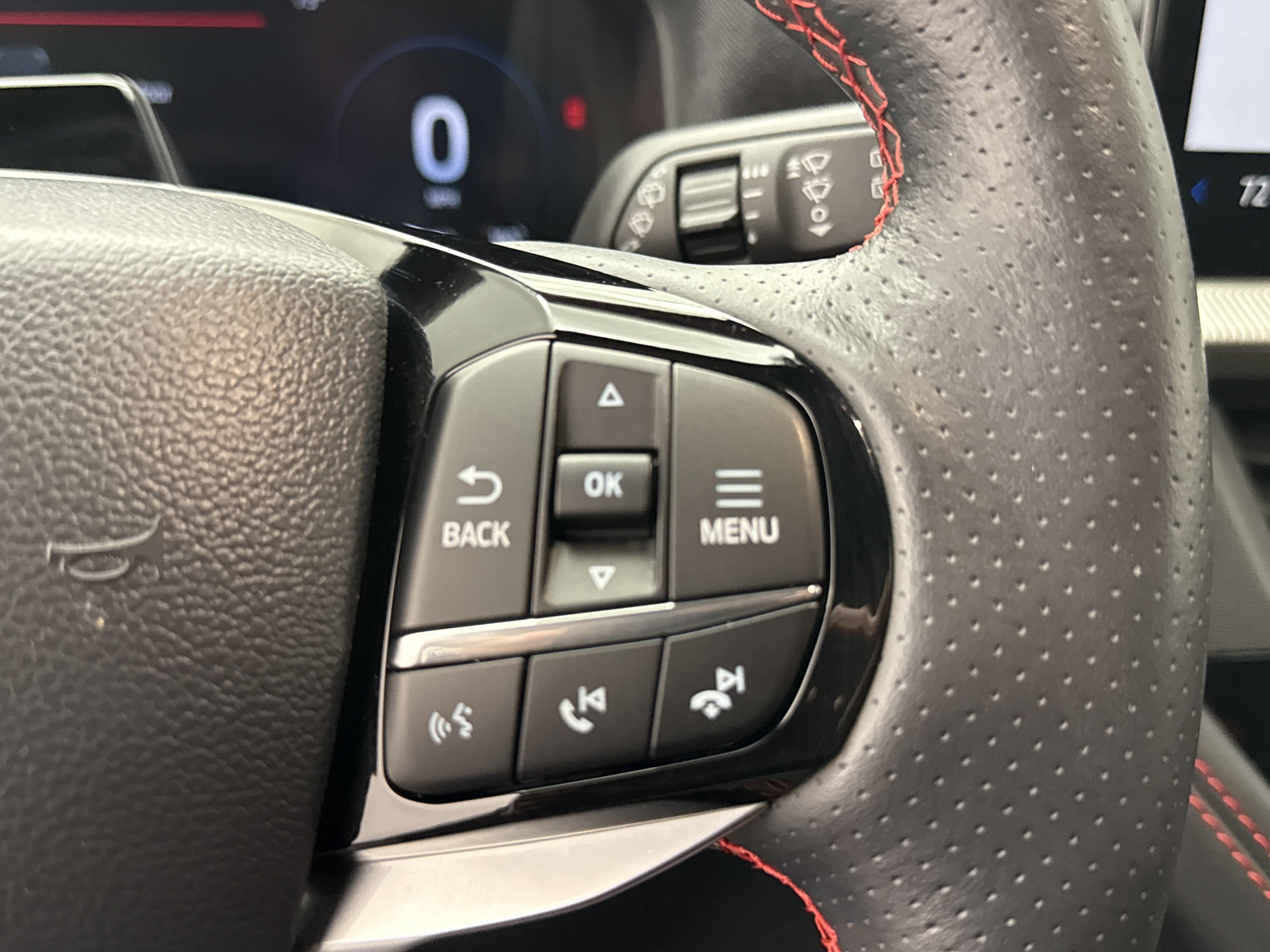 Used 2025 Ford Explorer ST-Line AWD/4WD image 16
