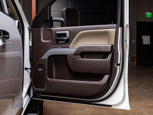 Used 2015 Chevrolet Silverado 2500 LTZ w/ LTZ Plus Package image 32