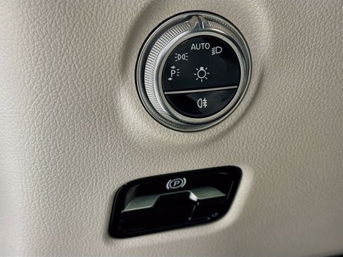 Used 2026 Mercedes-Benz C 300 Sedan image 11