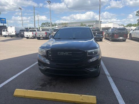 Used 2019 GMC Acadia SLT w/ Black Edition image 3