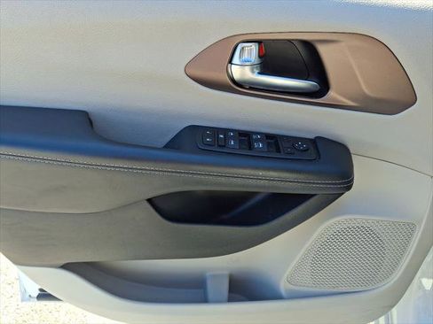 Certified 2023 Chrysler Voyager LX image 23