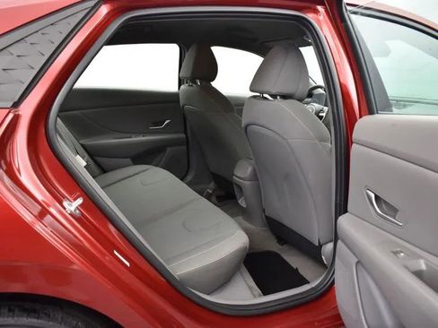 Used 2024 Hyundai Elantra SEL image 17