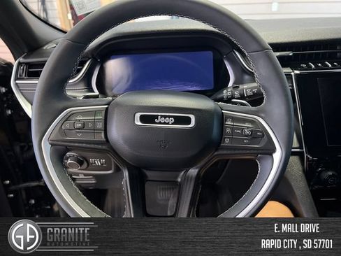 Used 2024 Jeep Grand Cherokee Altitude AWD/4WD image 10