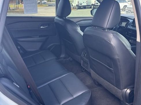 Used 2022 Nissan Rogue SV w/ SV Premium Package image 10