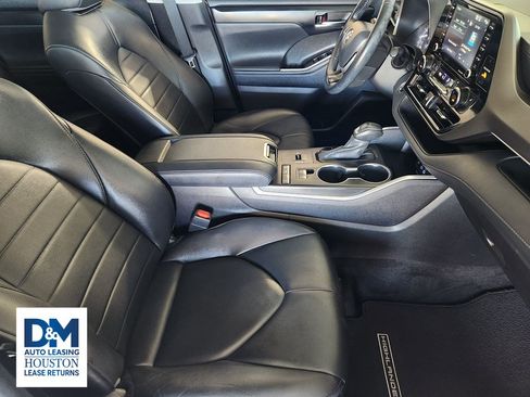 Used 2022 Toyota Highlander XLE image 21