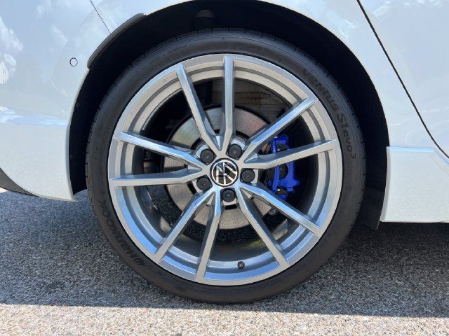 Used 2024 Volkswagen Golf R AWD/4WD image 14