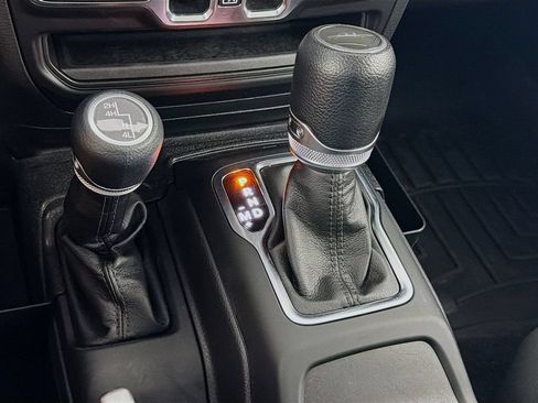 Used 2023 Jeep Gladiator Sport AWD/4WD image 22
