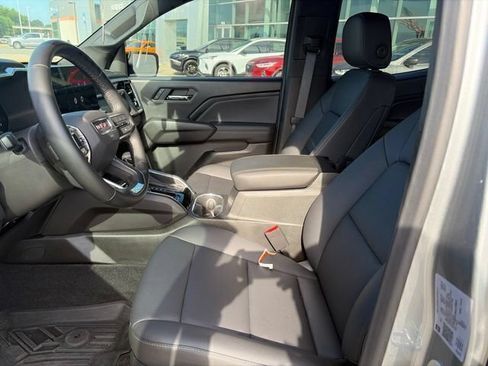 Used 2024 GMC Canyon Elevation w/ Elevation Premium Package RWD image 9