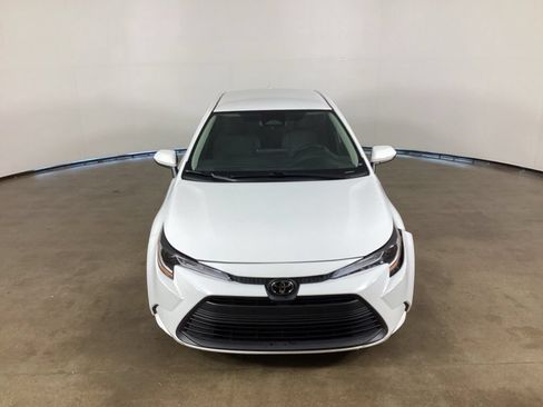 Used 2024 Toyota Corolla LE FWD image 2