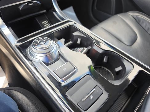 Used 2019 Ford Edge Titanium w/ Cold Weather Package AWD/4WD image 25