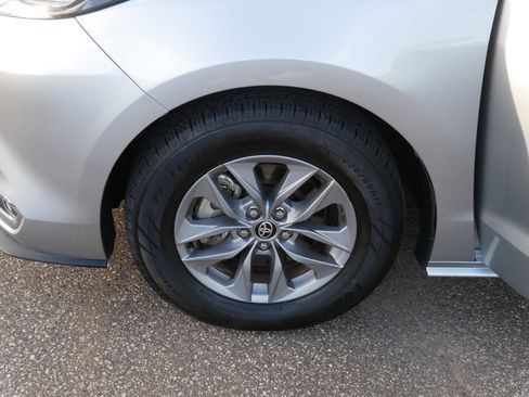 Used 2024 Toyota Sienna XLE image 15