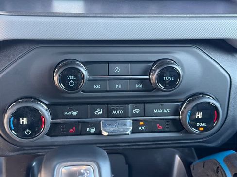 Used 2024 Ford Bronco Black Diamond image 23