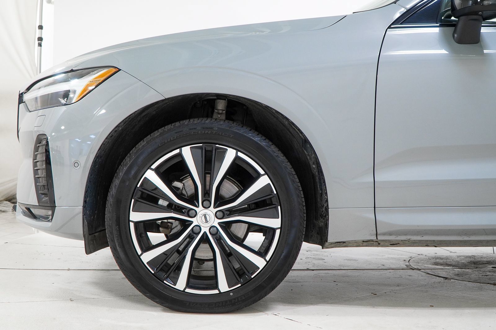 Used 2025 Volvo XC60 B5 Plus AWD/4WD image 16