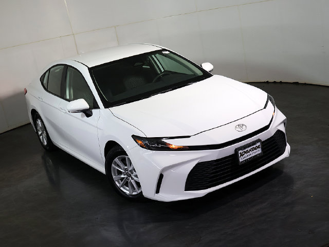 Used 2025 Toyota Camry LE FWD image 7