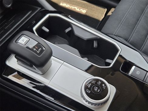 New 2025 Mitsubishi Outlander SE image 15