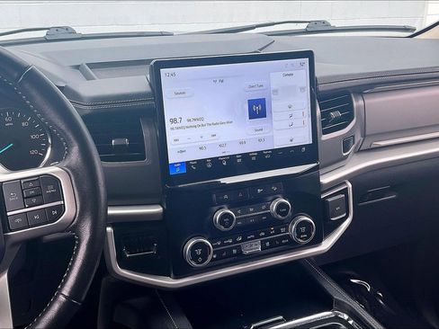 Used 2024 Ford Expedition XLT image 7