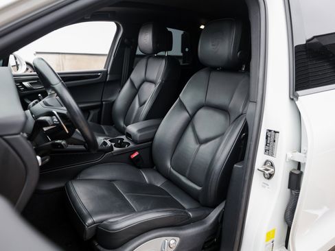 Certified 2023 Porsche Macan image 5