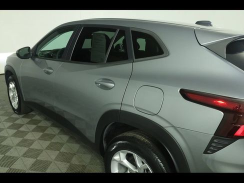 Used 2024 Chevrolet Trax LS w/ LS Convenience Package FWD image 15