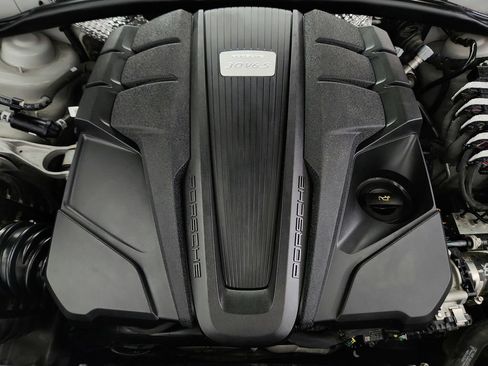 Used 2021 Porsche Macan S w/ Premium Package Plus AWD/4WD image 36