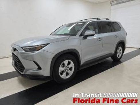 Used 2025 Toyota Grand Highlander FWD image 2