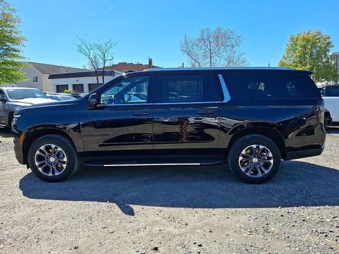 Used 2026 Chevrolet Suburban LT w/ Comfort Package AWD/4WD image 4