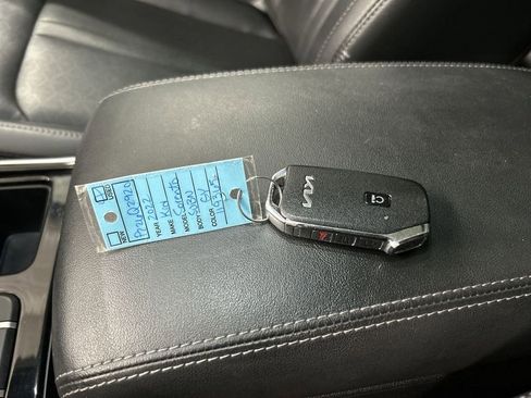 Certified 2022 Kia Sorento SX image 12